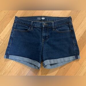 VGUC OLD NAVY SEMI-FITTED STRETCH CUFFED DENIM SHORTS IN SIZE 6